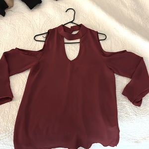 Cute shoulderless top maroon/dark red. Button back.